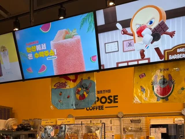 Cabang Compose Coffee Anyang Samdeok Park yang dikunjungi untuk es krim susu Sangha Farm