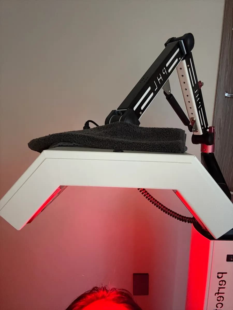 Appareil de soin régénérant à LED utilisé après l’ampoule
