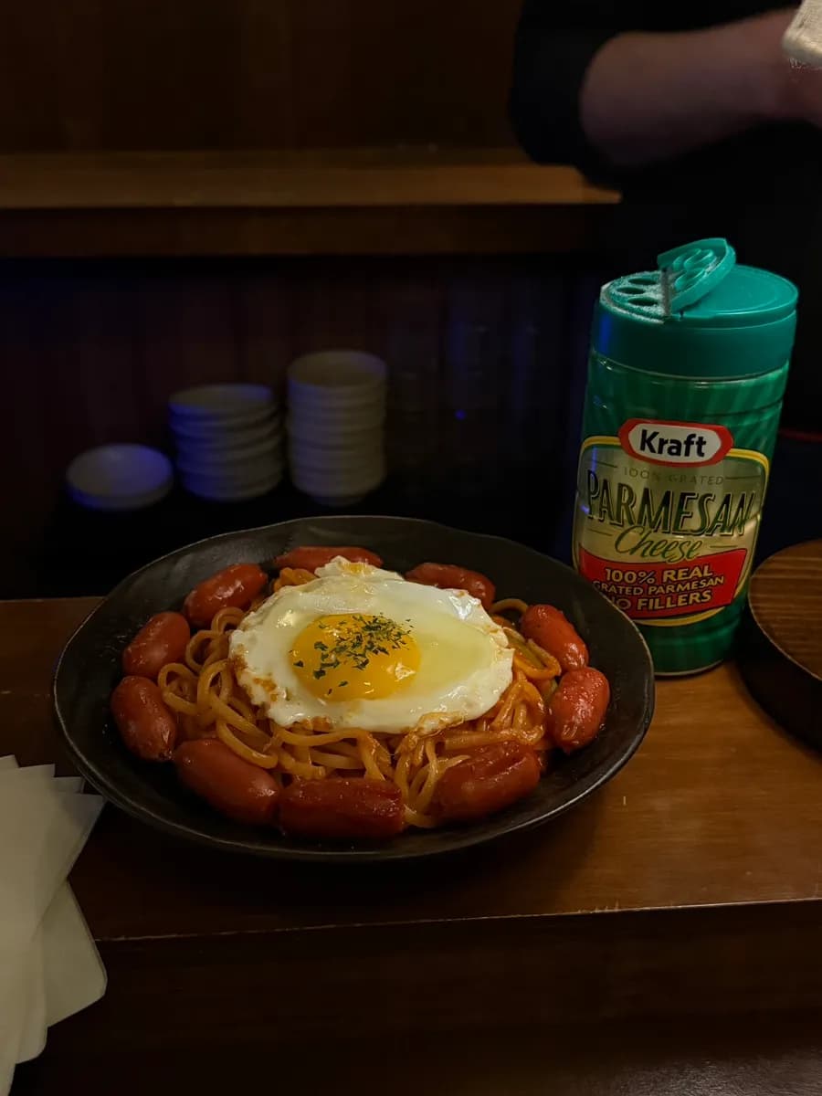 Bulcheol 的蛋黃 Napolitan,搭配帕瑪森起司粉