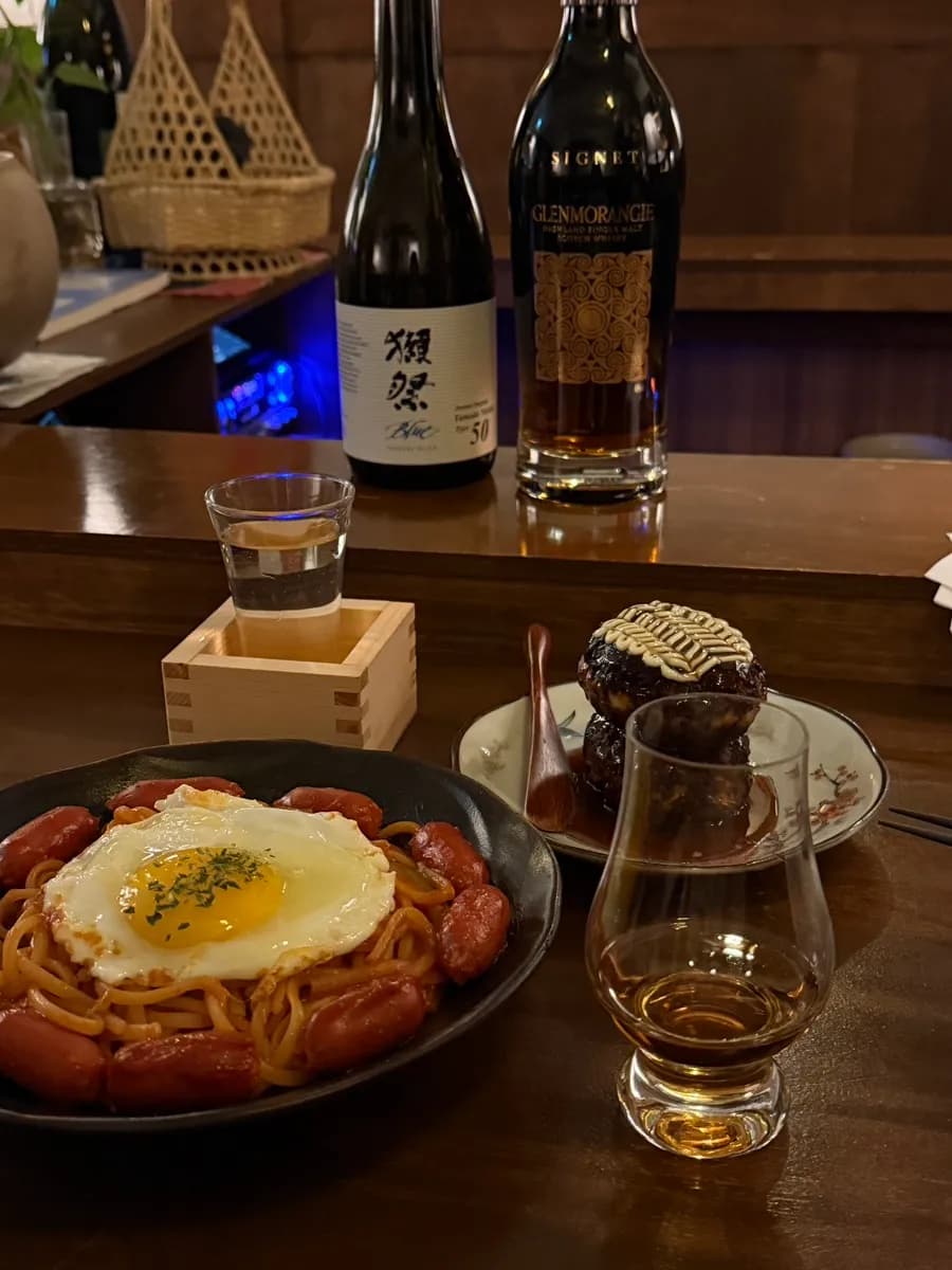 Bulcheol 的小菜與酒款,適合多點幾樣一起試