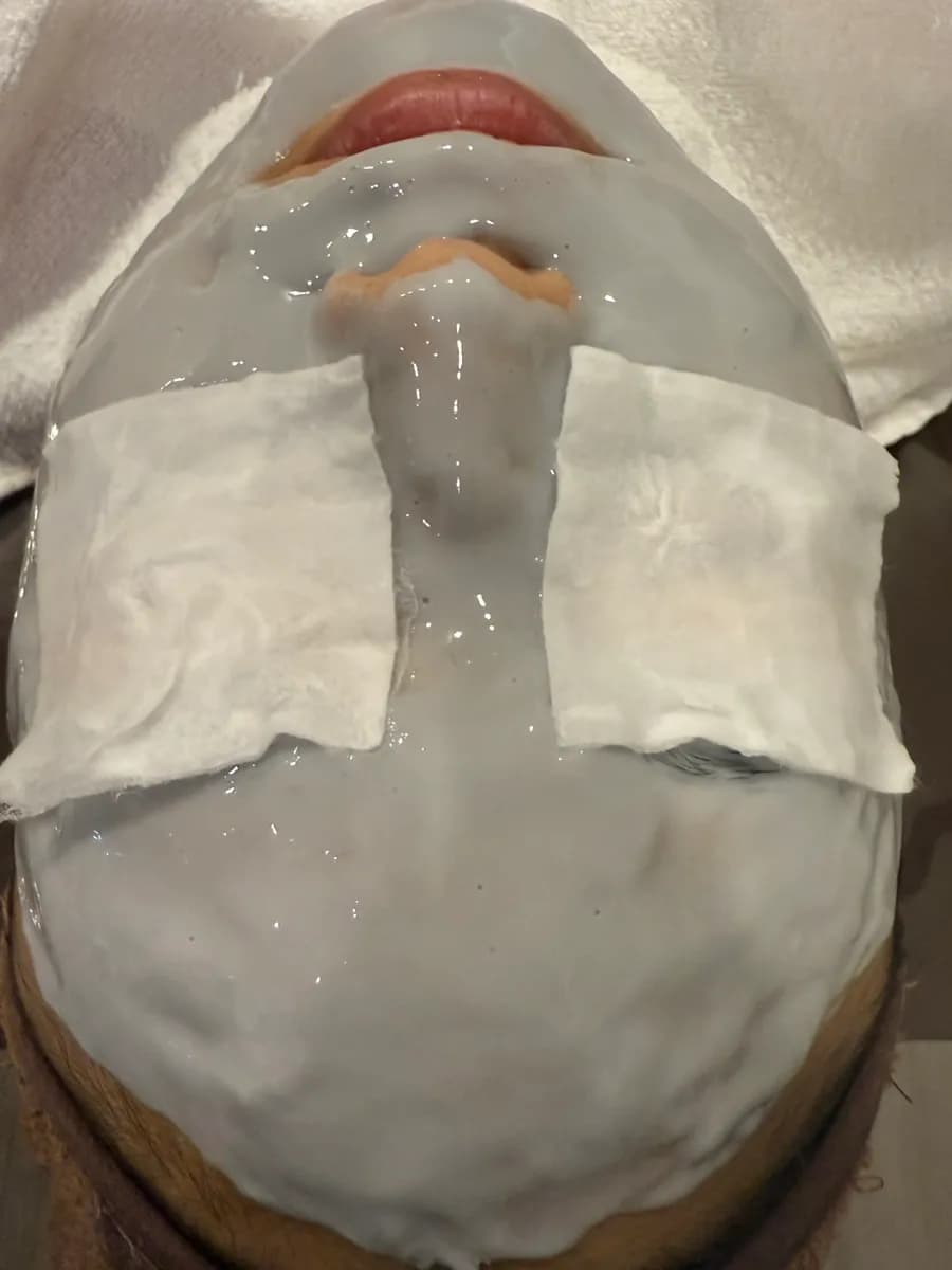 Masker gel Cemen Sheet dipakai semasa rawatan Skin Road Construction