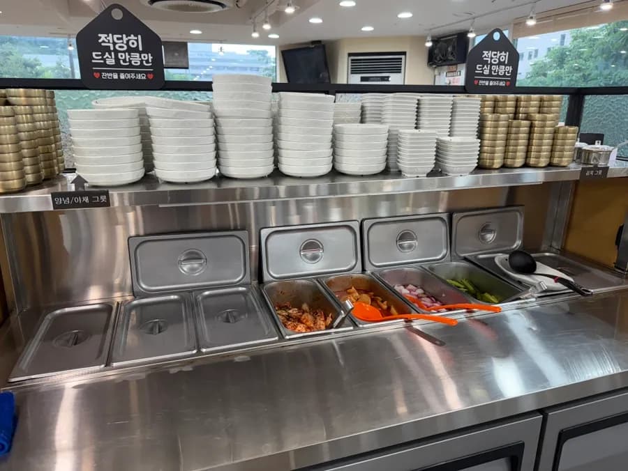 Clean self-serve side-dish bar at Baekse Heukyeomso Chueotang