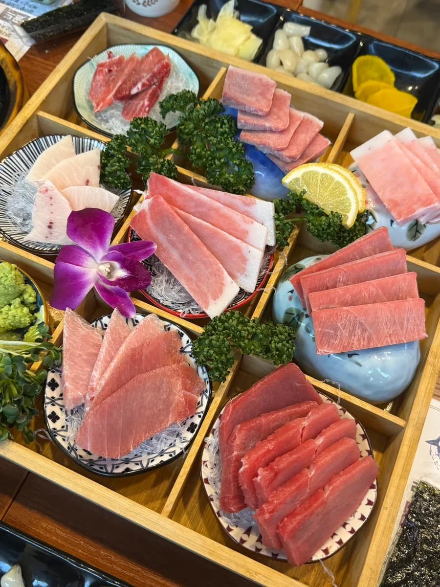 Refill tuna sashimi plate served after sushi at Chamchi Gongju