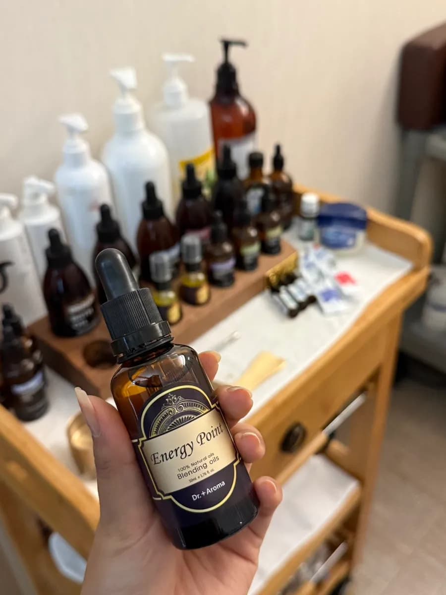Aceite aromático usado para la terapia en húmedo del trapecio en la sucursal Pulrine Sanbon Station