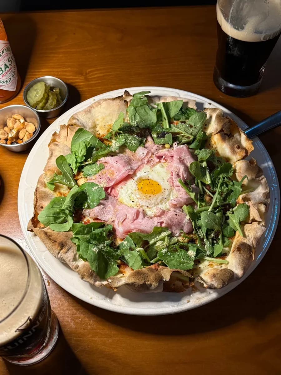 Egg in Jambon aus dem Holzofen bei Nabilio