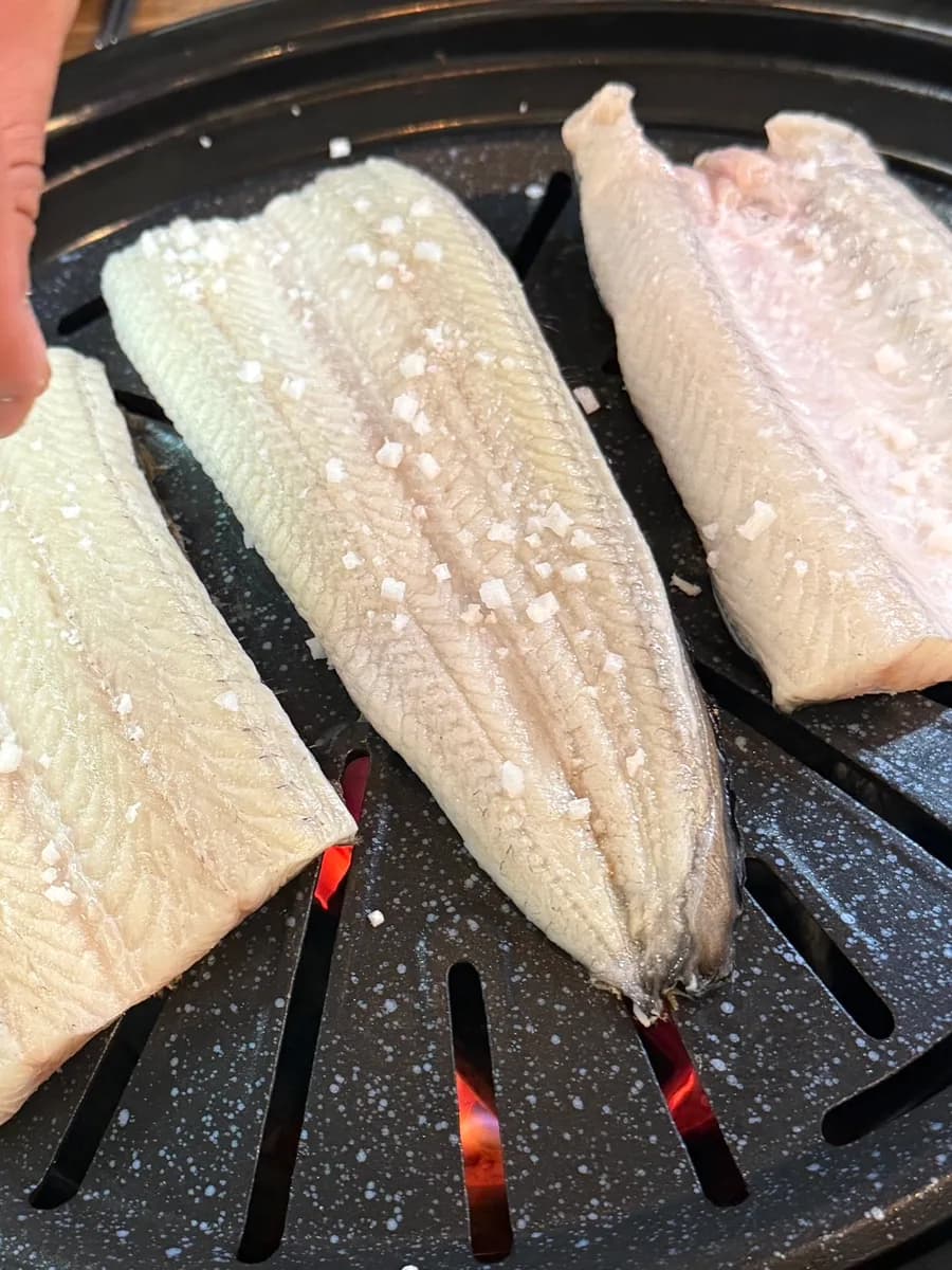 Lươn nước ngọt nướng với muối hạt tại quán ở Sanbon