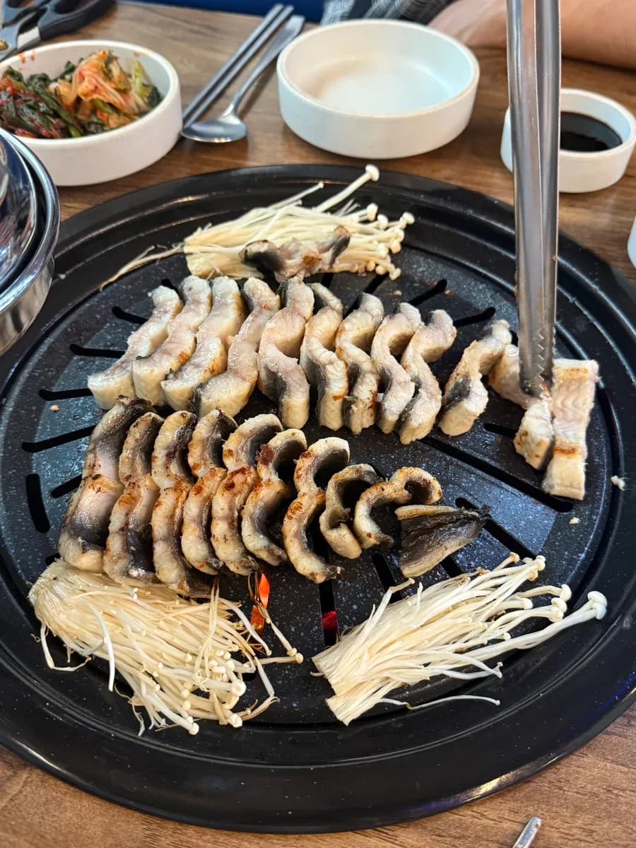 Lươn nước ngọt nướng đẹp tại Nocheon Minmul Jangeo Sanbon