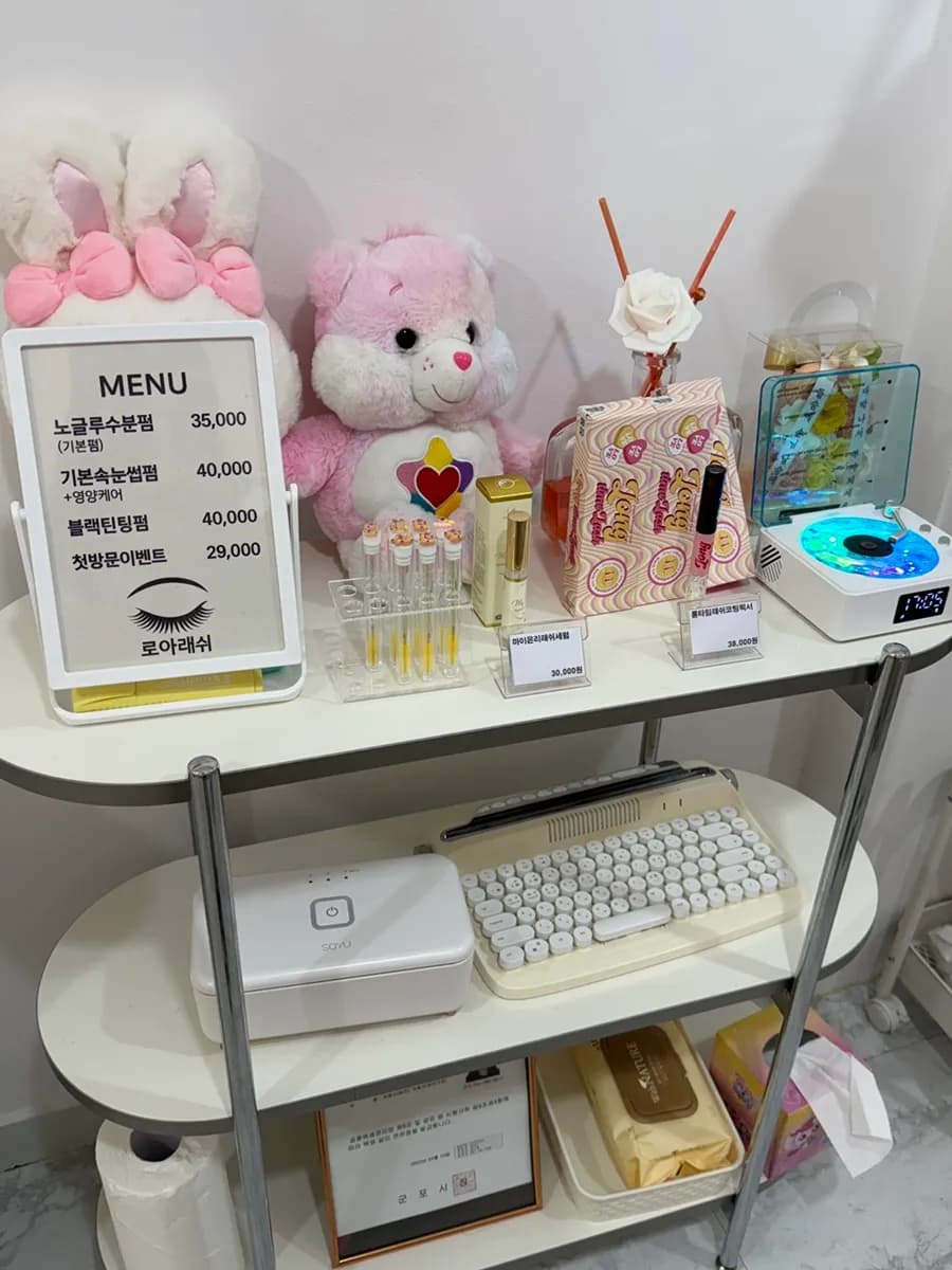 Price list, eyelash serum, and lash combs at Roa Lash