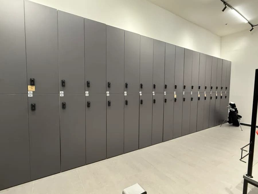 Clean and spacious lockers at Code Golf Sanbon