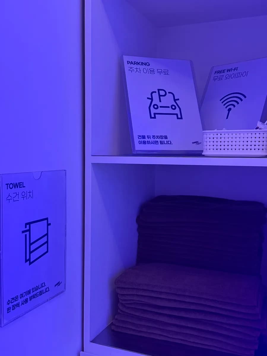 Khu tủ locker tại Tanning Now Sanbon