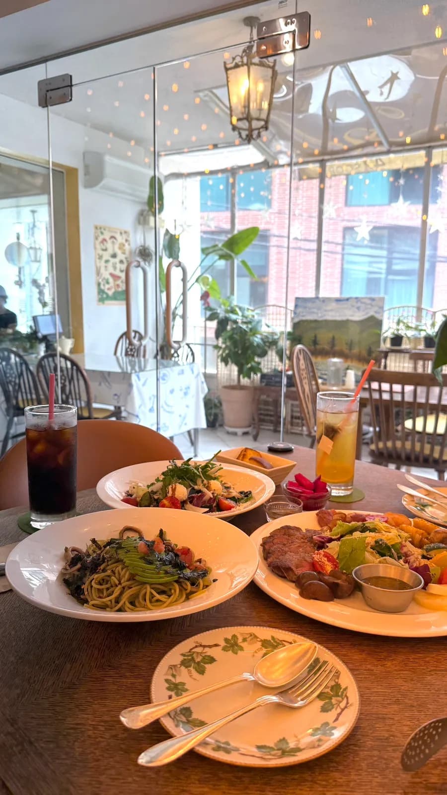 Myeongran Avo Green Oil Pasta dengan telur ikan pollack, avokado, basil, sotong dan rumpai laut