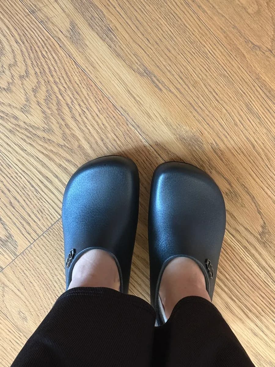 STICO kitchen shoes na may nota tungkol sa second-generation PLUS version