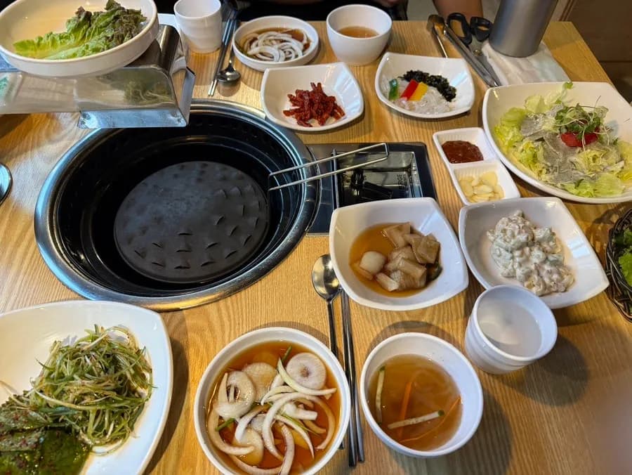 Daro Galbiの手作り豚カルビ3人前と生ビール、味噌チゲ、冷麺