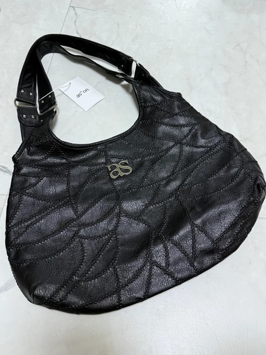 Foto outfit tas bahu hitam AS"ON Becky
