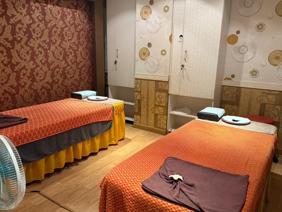Two-person couple massage room sa Phuket Couple Therapy