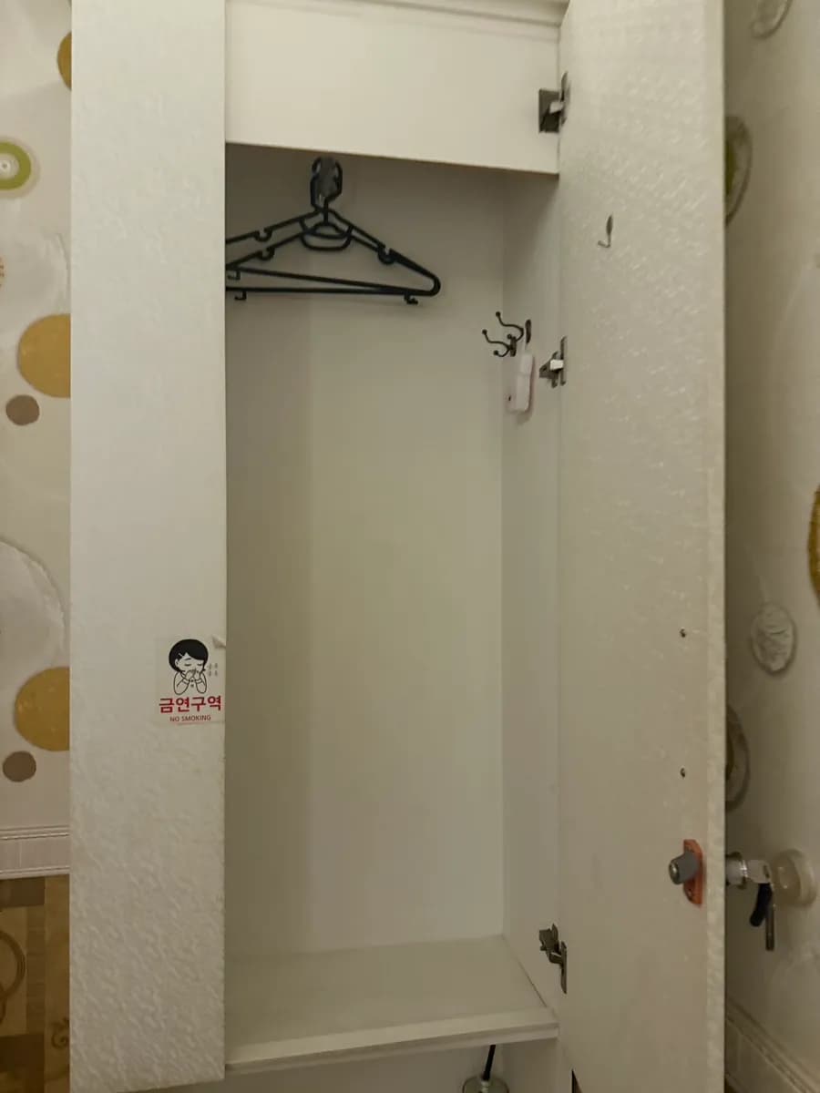 Storage area sa loob ng treatment room ng Phuket Couple Therapy