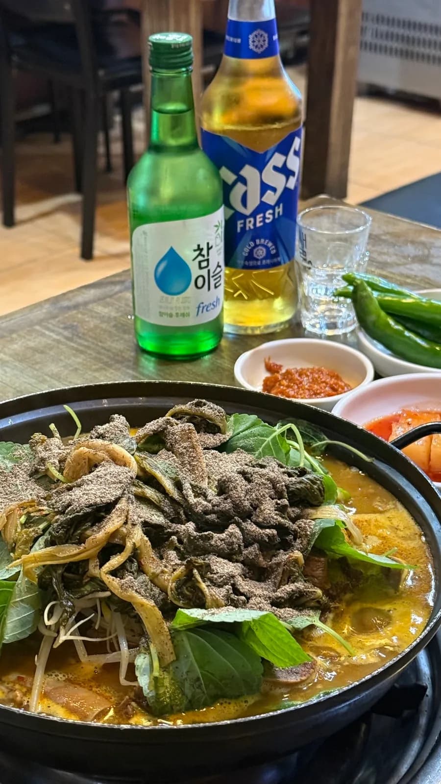 Haengbok Chupungnyeong Gamjatang 的咖哩湯頭特寫