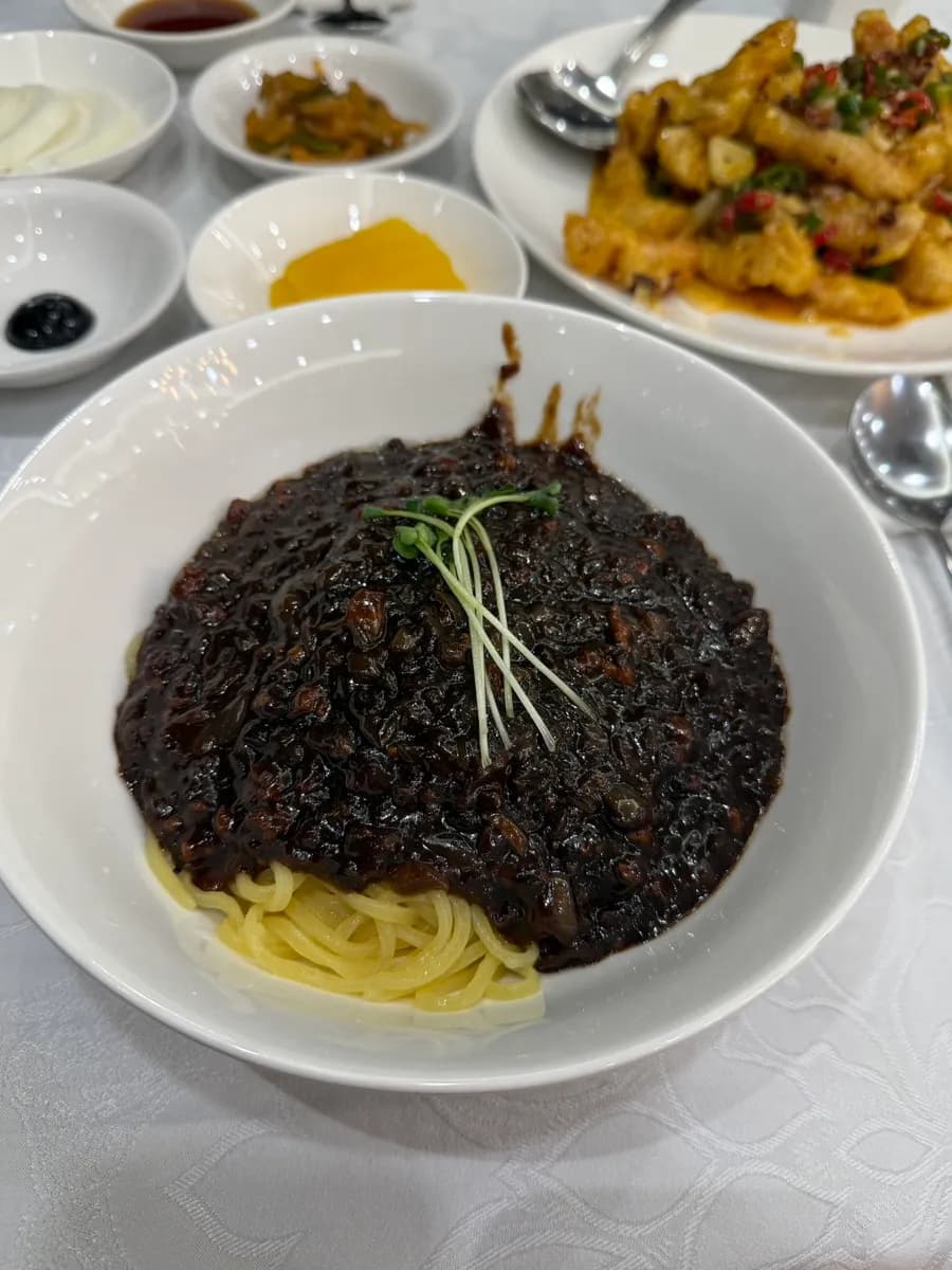 Jjamppong con pecho de res en Manganghong Gwangmyeong