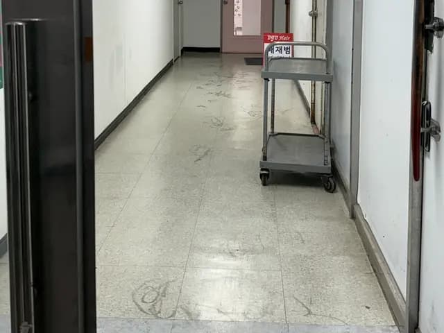 三本駅3番出口近くのMwireu Brow