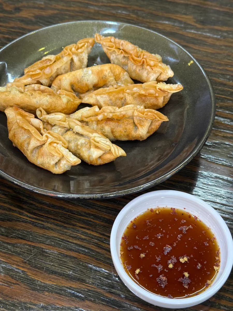 Freshly fried dumplings at Jedaero Jjamppong in Sanbon