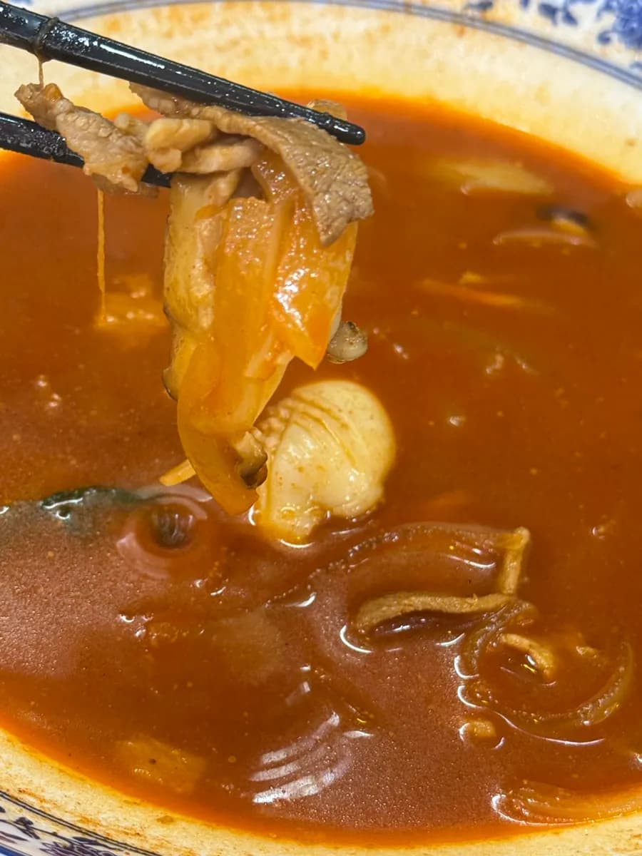 Jjamppongbap with meat, seafood, and mushrooms at Jedaero Jjamppong