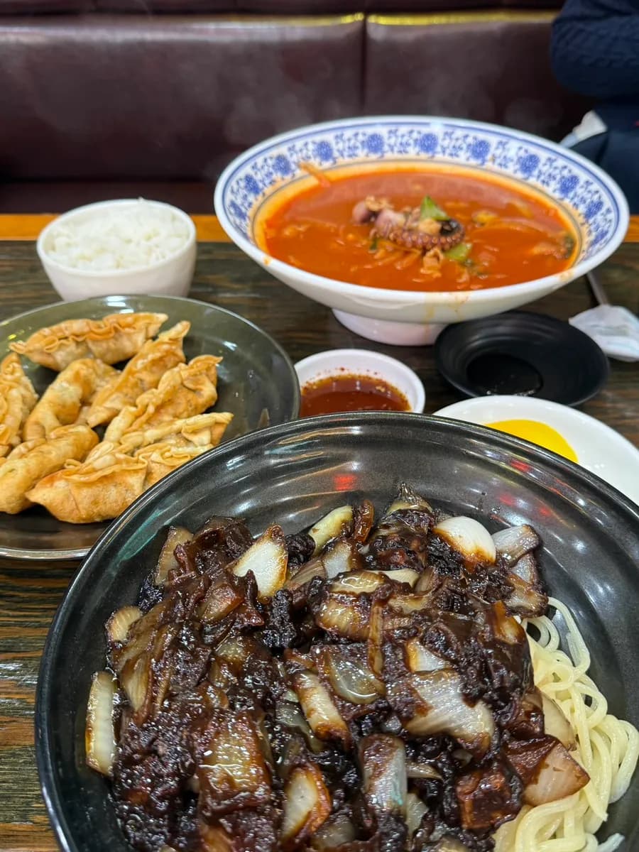 Jjajang, jjamppong, and fried dumpling lunch at Jedaero Jjamppong