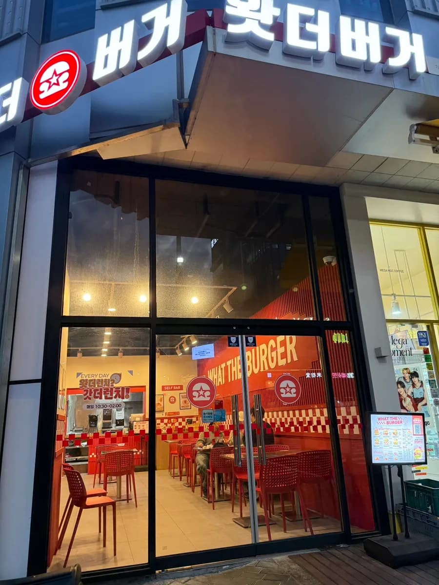 Review ng handmade burger sa What The Burger Pyeongchon Direct Branch malapit sa Pyeongchon Station
