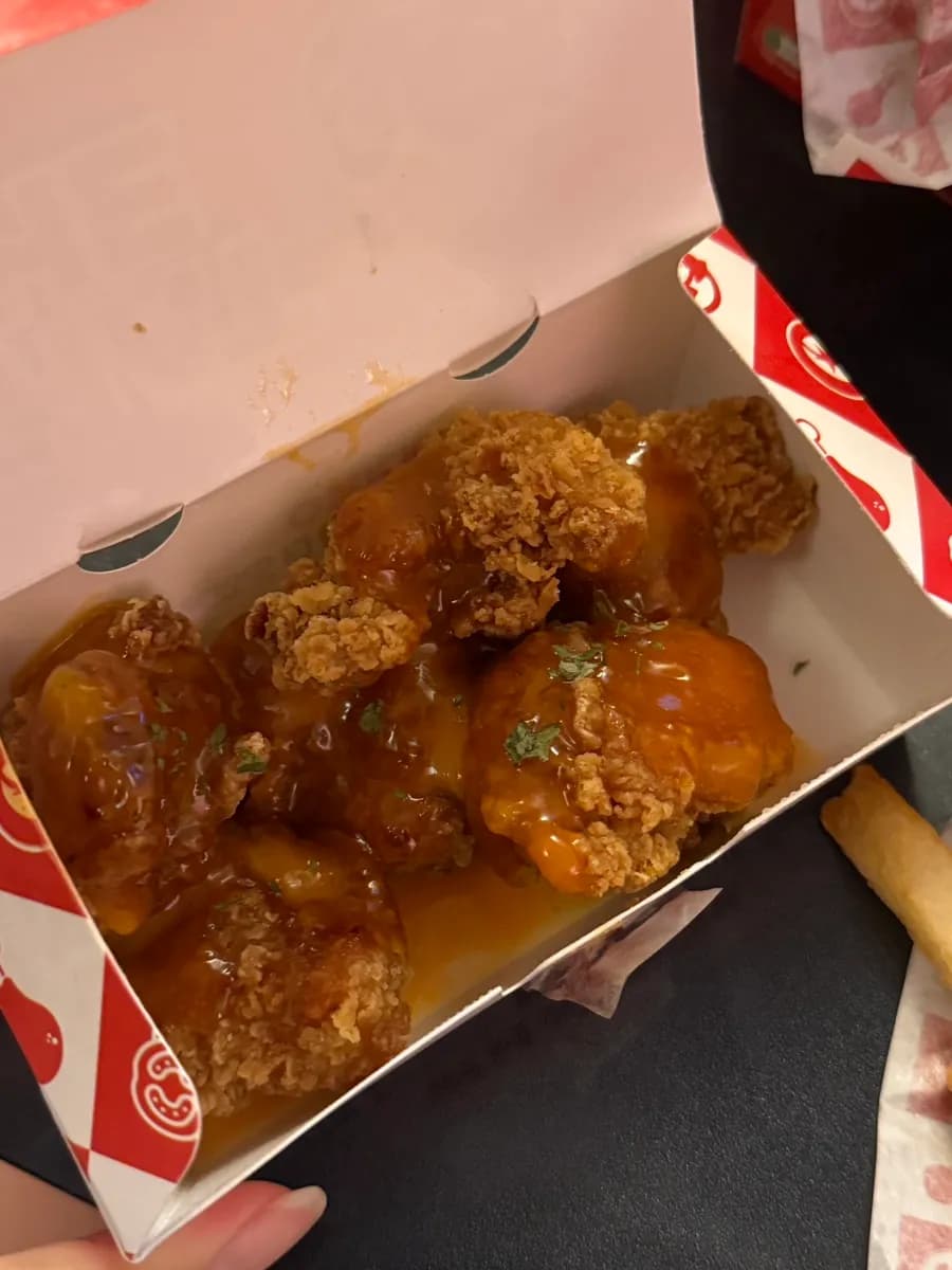Crispy na makakapal na fries mula sa What The Burger Pyeongchon