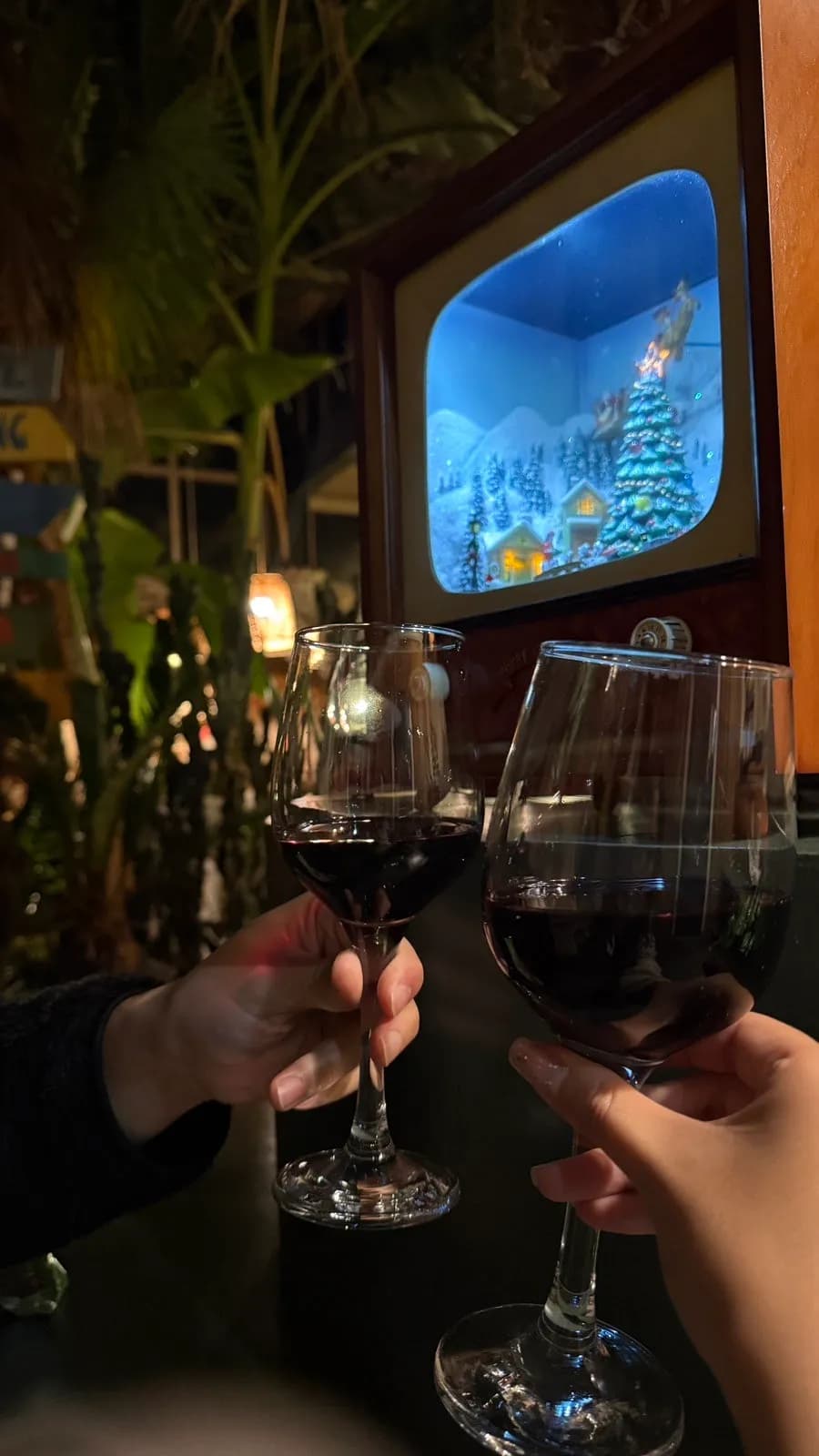 Unlimited wine party sa greenhouse cafe mula 8 p.m. hanggang 10 p.m.