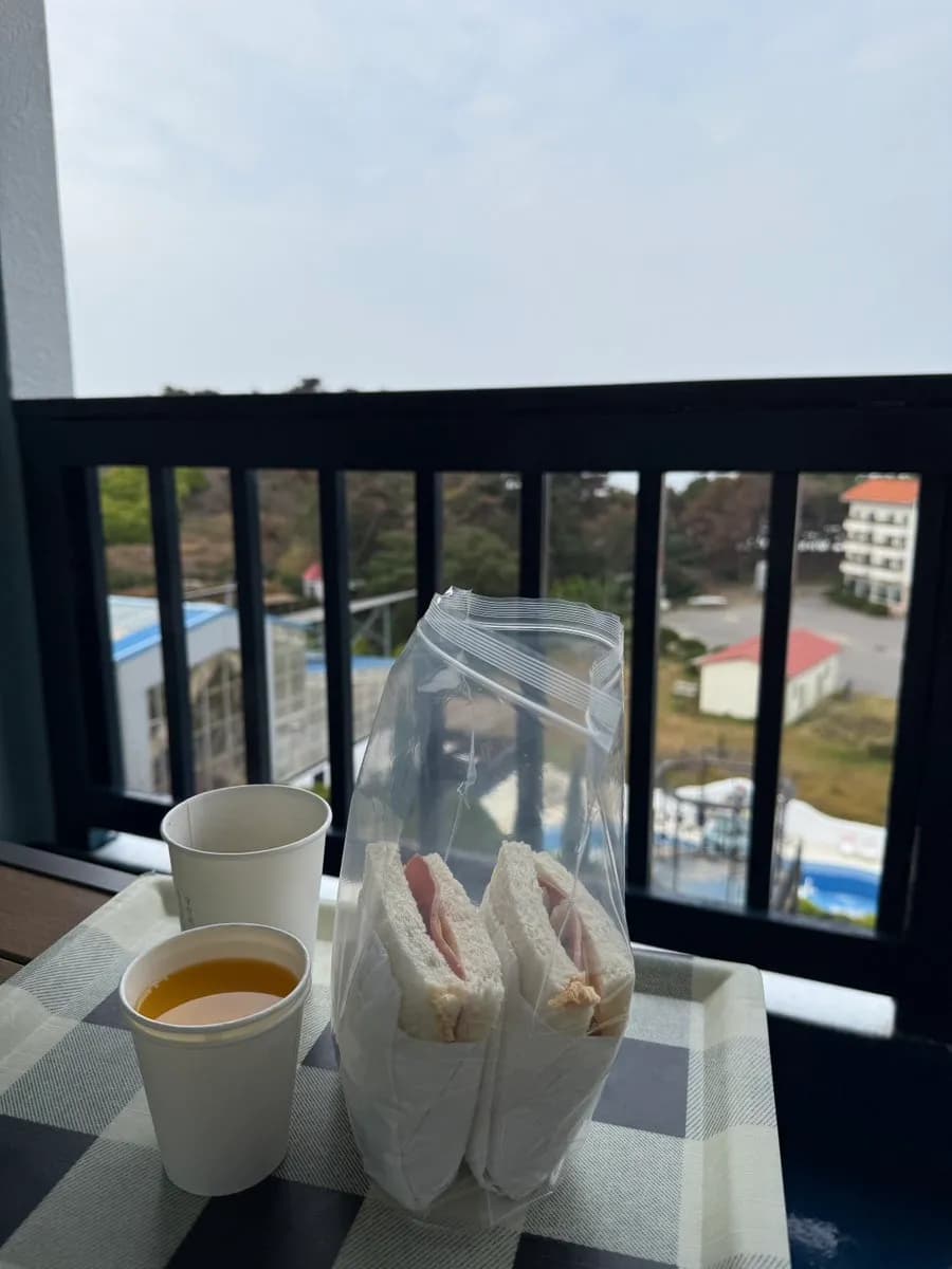 Simpleng breakfast sandwich na 500 KRW bawat tao sa Taean pension