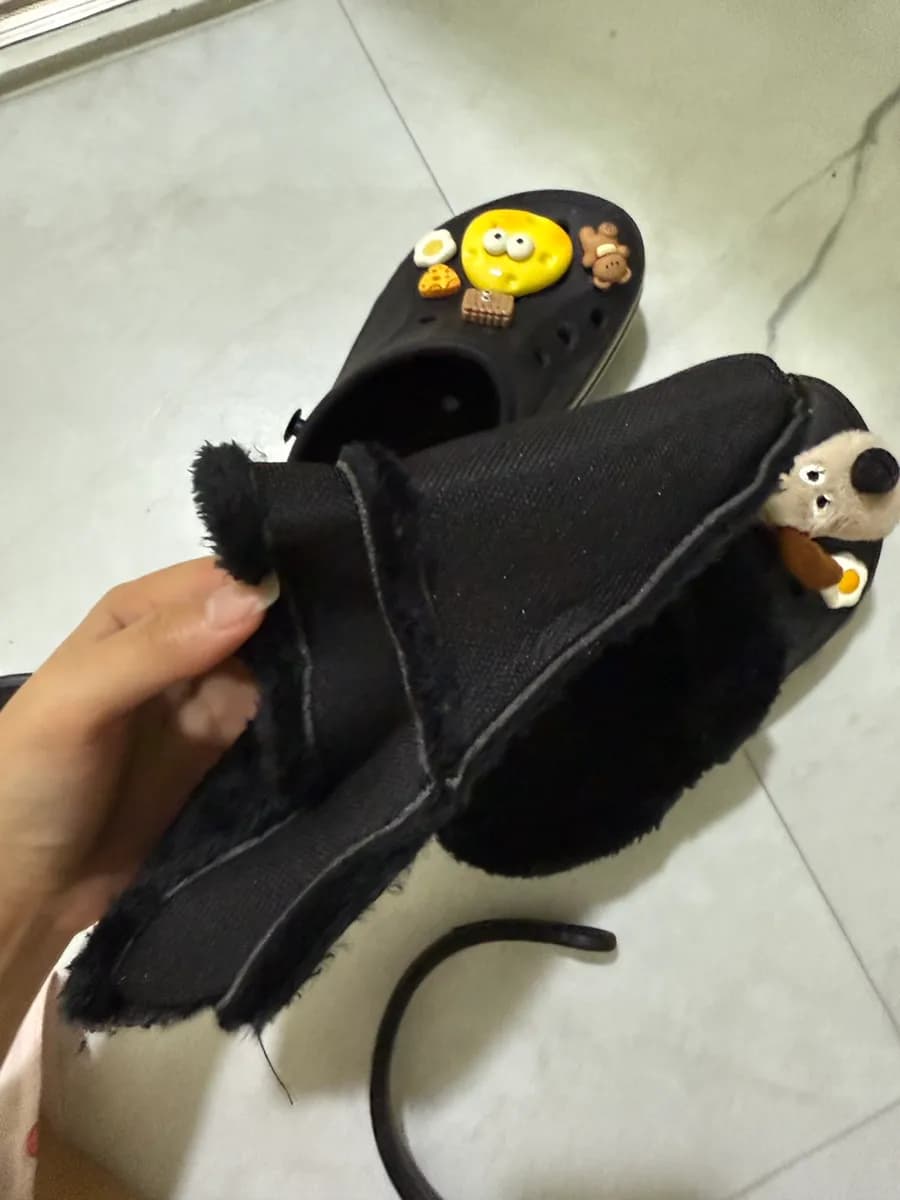 Crocs with removable fleece liners for a DIY winter Crocs setup
