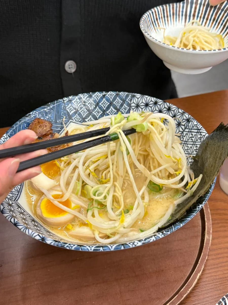 Myeonsikdang Anyang Ilbeonga 拉麵加點的半熟蛋