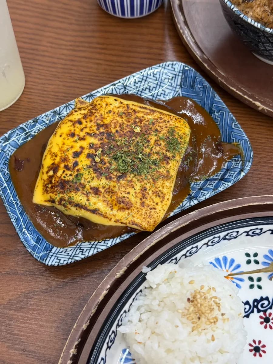 Myeonsikdang Anyang Ilbeonga 的迷你 butadon 與套餐料理