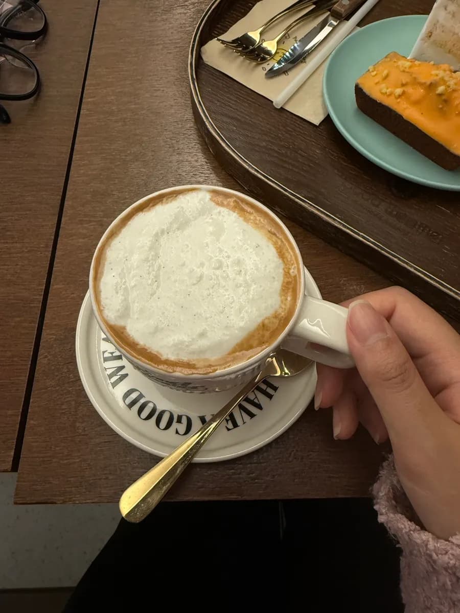 Dolce Cold Brew Latte na may bear-shaped milk ice sa Cafe Good Weather Anyang