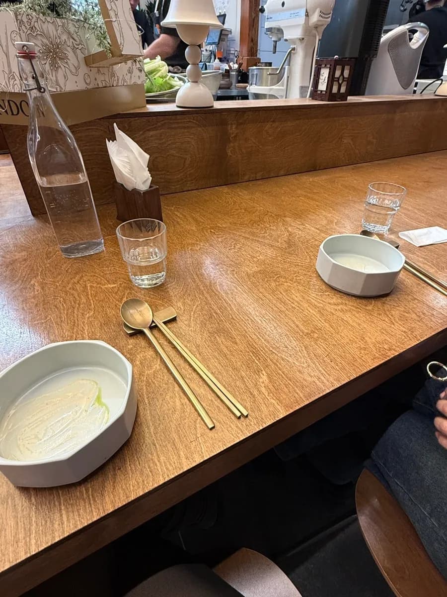 Gros morceaux de bulot blanc servis pendant le repas chez Dansang