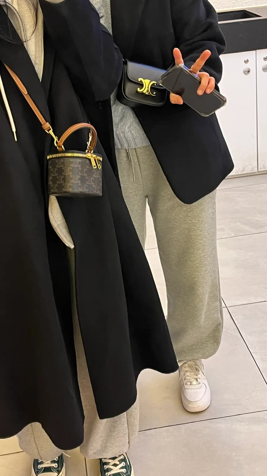 Bolso Celine después de la reparación con la nota de llevarlo con cuidado