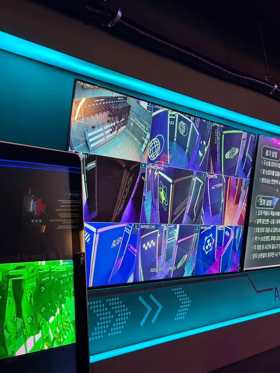 มุมชมคนที่กำลังเล่น survival ที่ Laser Arena