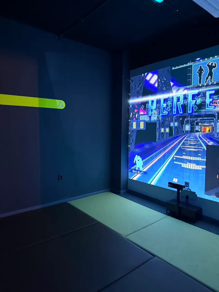 พื้นที่เบาะนุ่มสำหรับเกม action racing ที่ Laser Arena