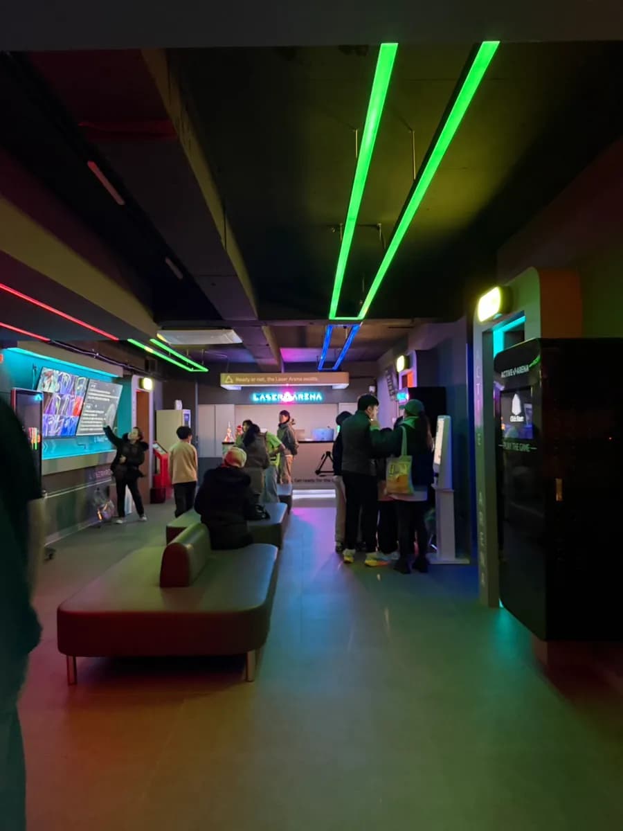 เกมในร่มที่ Laser Arena สำหรับเดตและไปกับครอบครัวในอันยาง