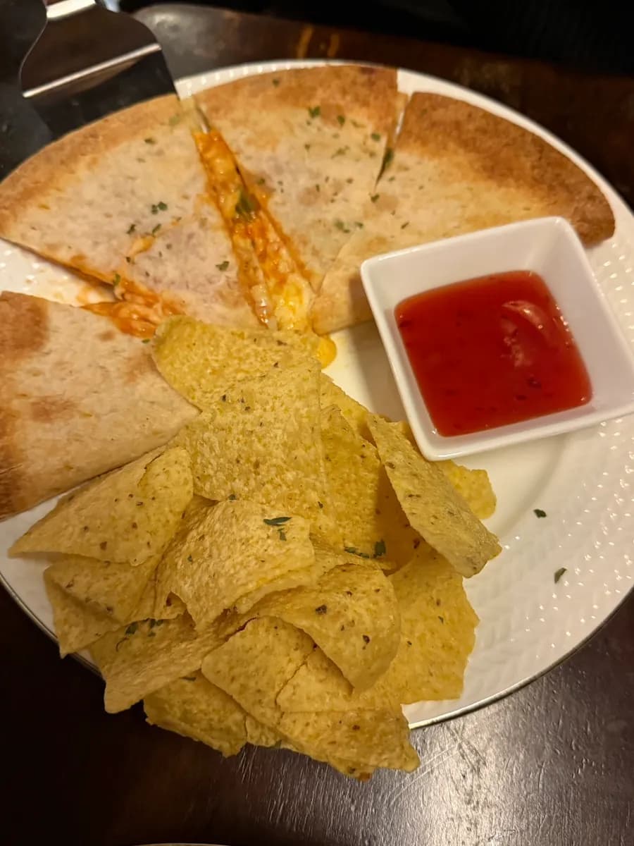 Hot chicken quesadilla and nachos ordered at 1014