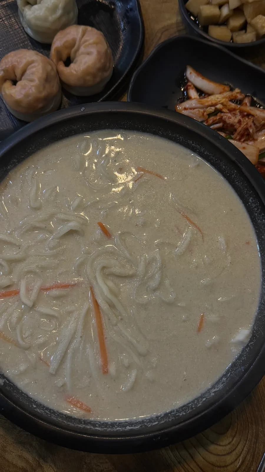 مراجعة دوروتيو للكالغوكسو بالبيريلا ومندو جيونغول قرب مسار سوام-بونغ