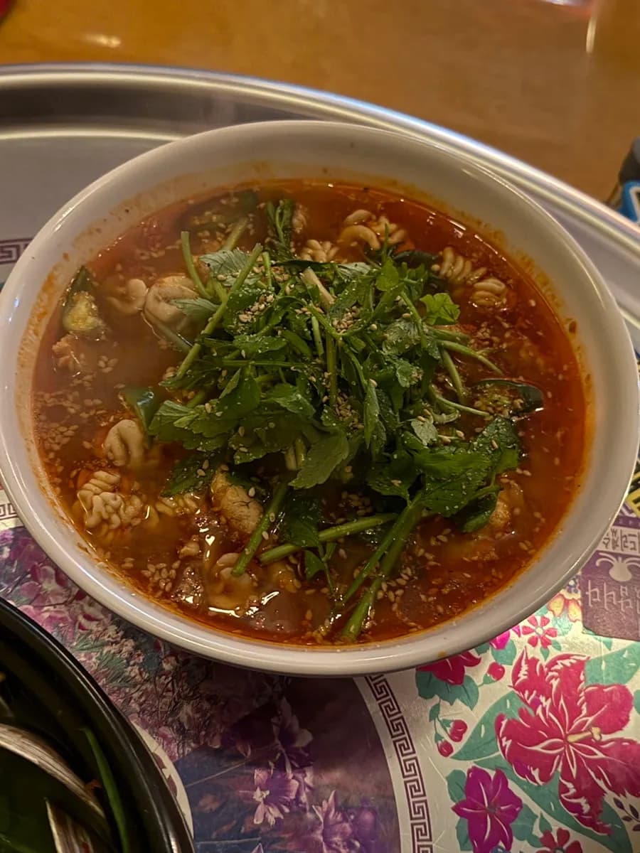 Fish roe और gon-i के साथ algoni noodles