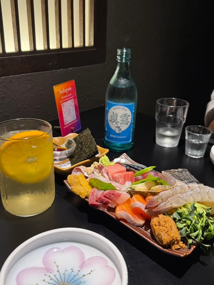 Plato de sashimi en Izakaya Myeongun en Anyang