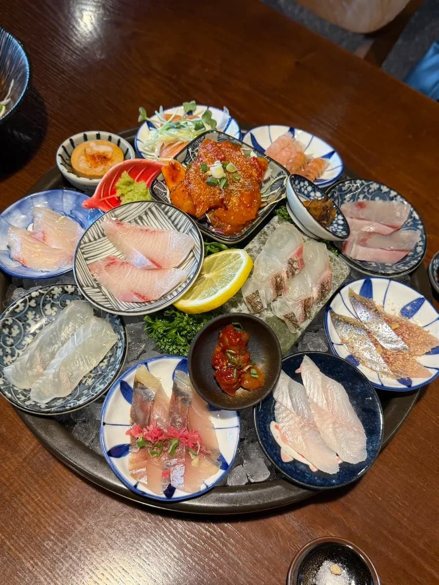 Assorted aged sashimi and futomaki served at Namhae Mulgogi Pyeongchon