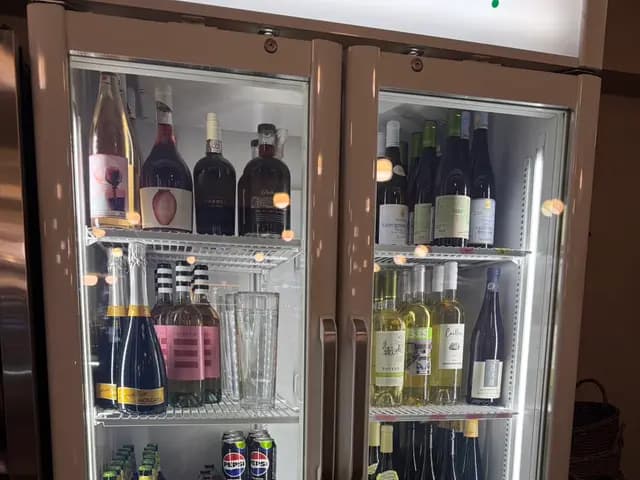 Местоположение, часы работы и парковка Dipeodaen Wine у выходов 8 и 9 станции Sadang
