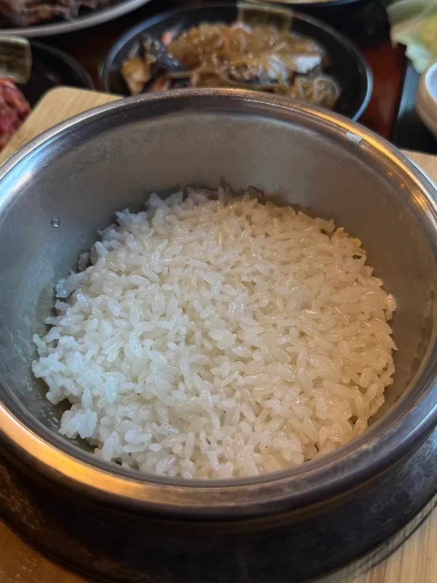 Nasi sotbap segar yang dimasak untuk nurungji