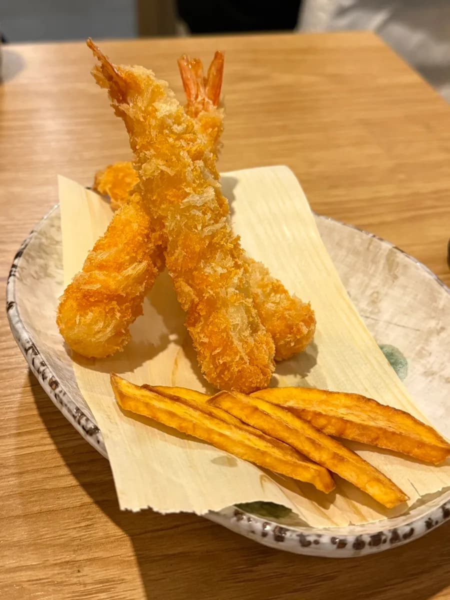 กุ้งเทมปุระและมันหวานเทมปุระที่ Hon Chamchi