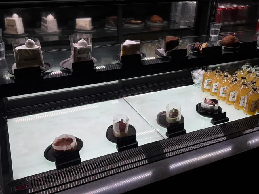 デカフェもある The Comma Lounge 安養イルボンガ店のコーヒーとケーキメニュー
