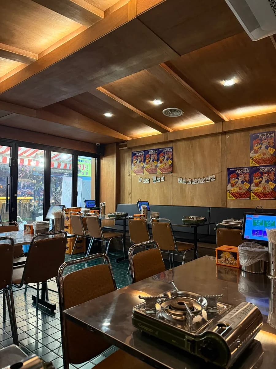 Район Anyang 1st Street рядом с Jungang Jeukseok Dakbal Anyang Branch