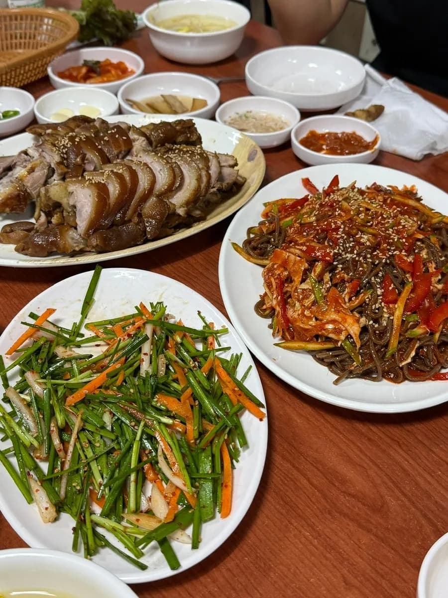Odong Jokbal ในบักดัลดง อันยาง ร้านจ็อกบัลท้องถิ่นที่มีลูกค้าประจำจำนวนมาก